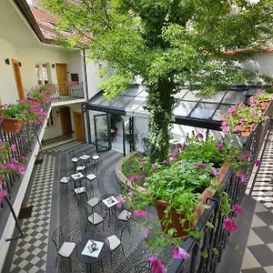 **** Hotel At The White Lily Tschechische Republik